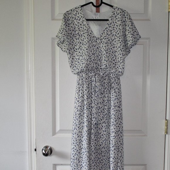 White with Blue Flowers Sienna Sky Dress - Picture 2 of 6